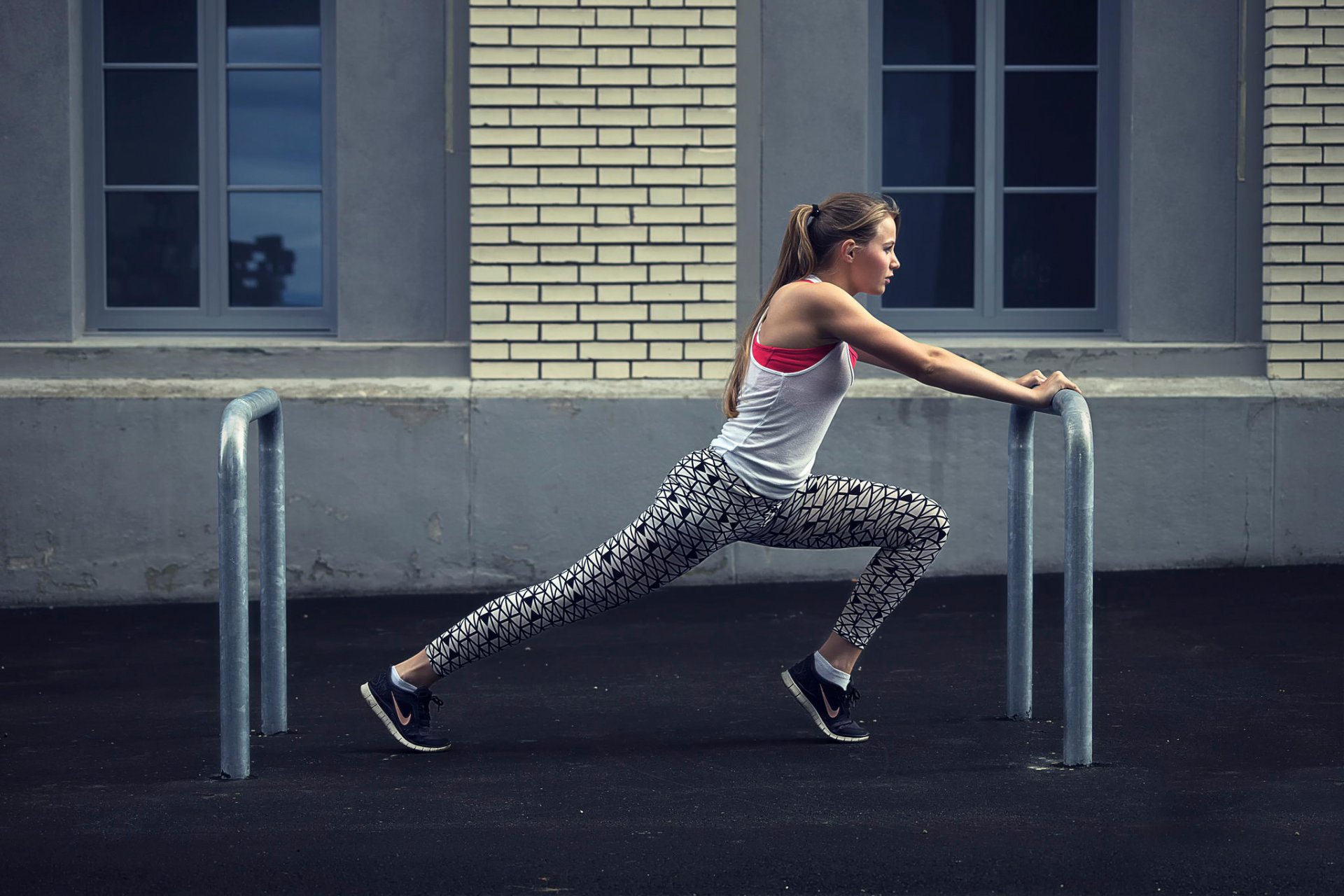 estiramiento chica ciudad gimnasia