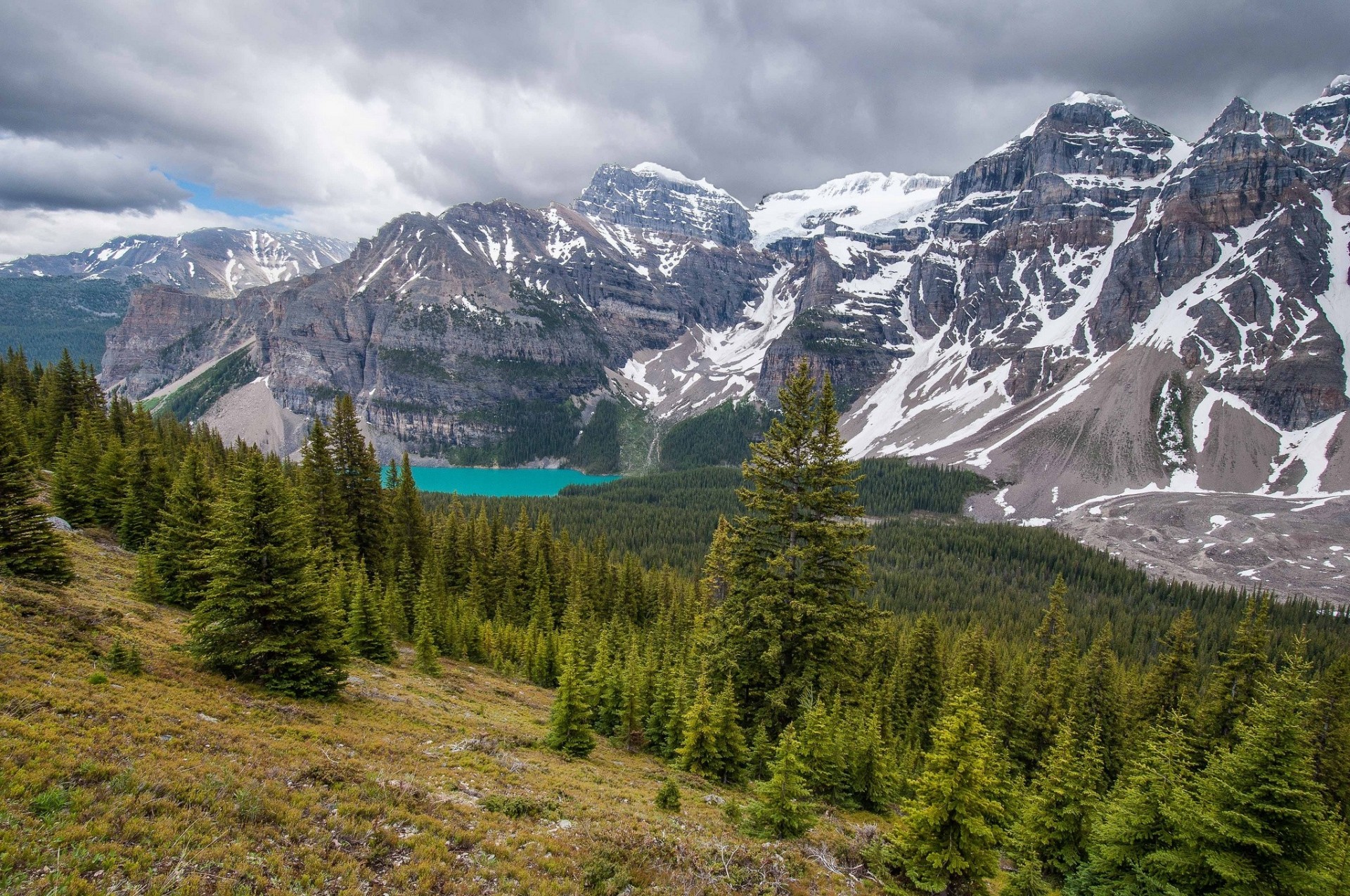 valle de los diez picos alberta lago bosque canadá parque nacional banff banff montañas lago moraine