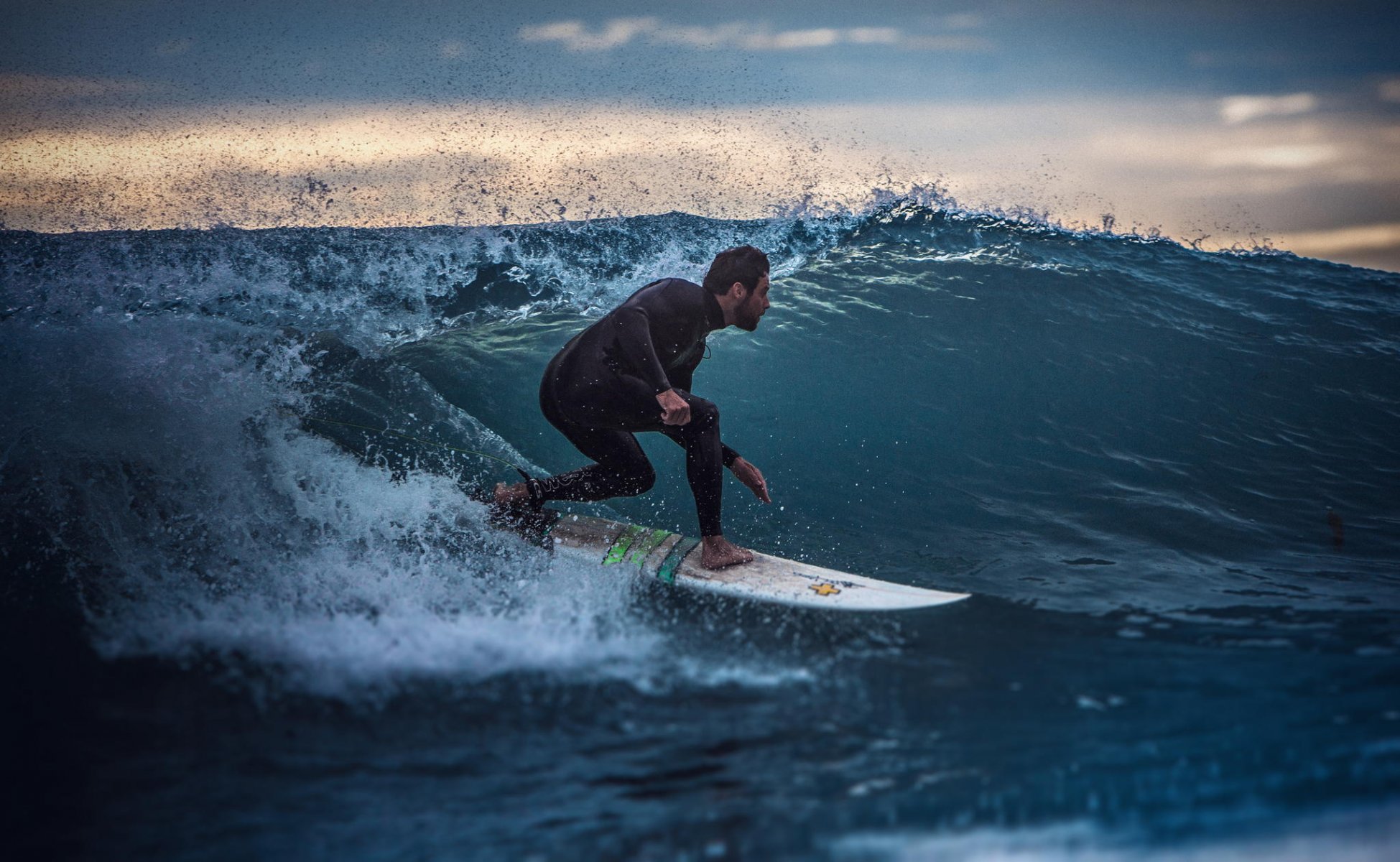 surf mâle athlète océan vague