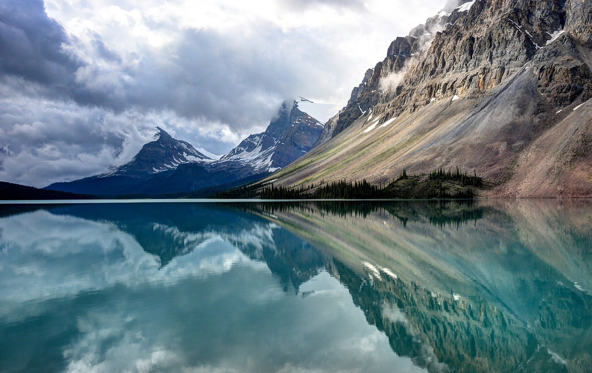 landscape lake alberta canada bow lake shoulder mountain