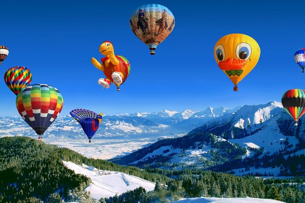 Ballons dans les montagnes