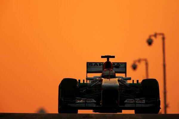 Grand prix de formule 1 aux eau au coucher du soleil