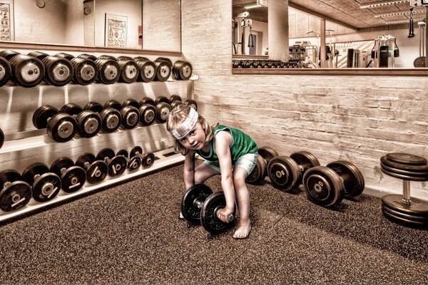 Bambina in palestra