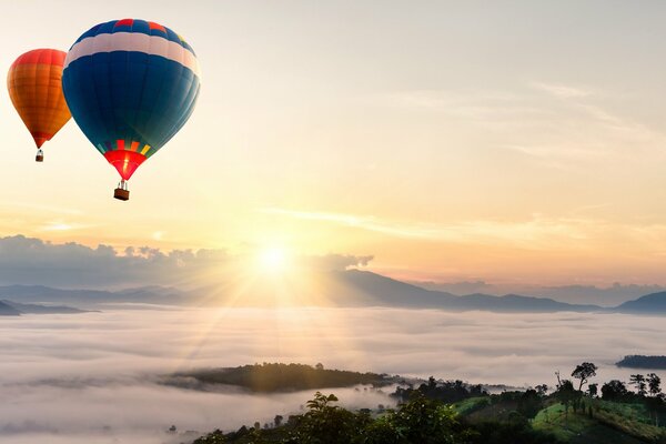 Globo sobre el amanecer