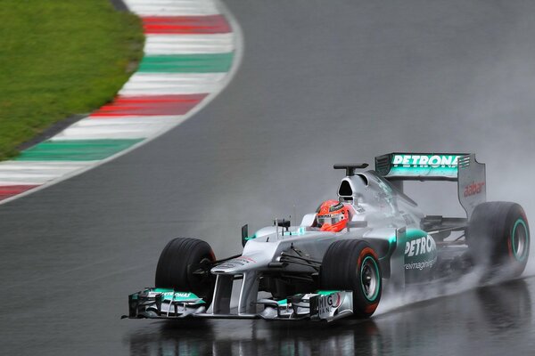 Voiture de course de formule 1 de Mercedes Benz