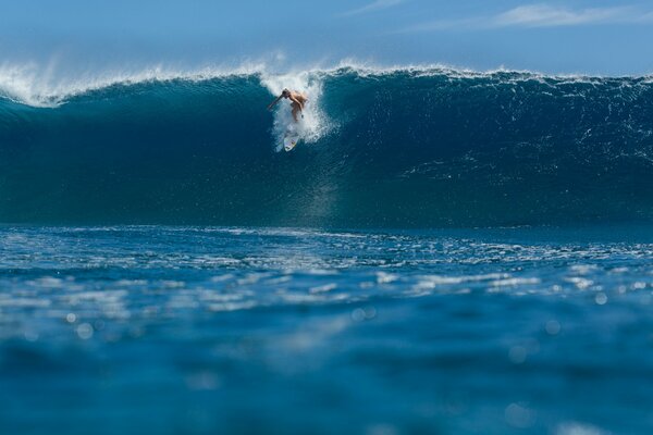 Surfer erwischte die Meereswelle