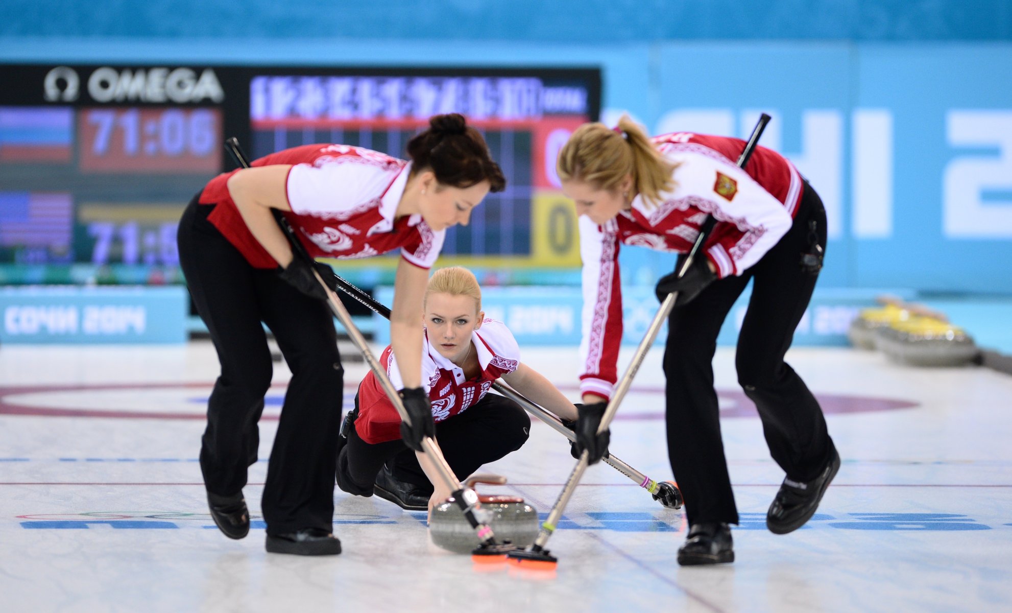 dziewczyny ekaterina galkina aleksandra saitova margarita fomina soczi 2014 soczi 2014 zimowe igrzyska olimpijskie xxii zimowe igrzyska olimpijskie soczi 2014 rosja kamień poślizg szczotki tarcie spojrzenie bosco gra