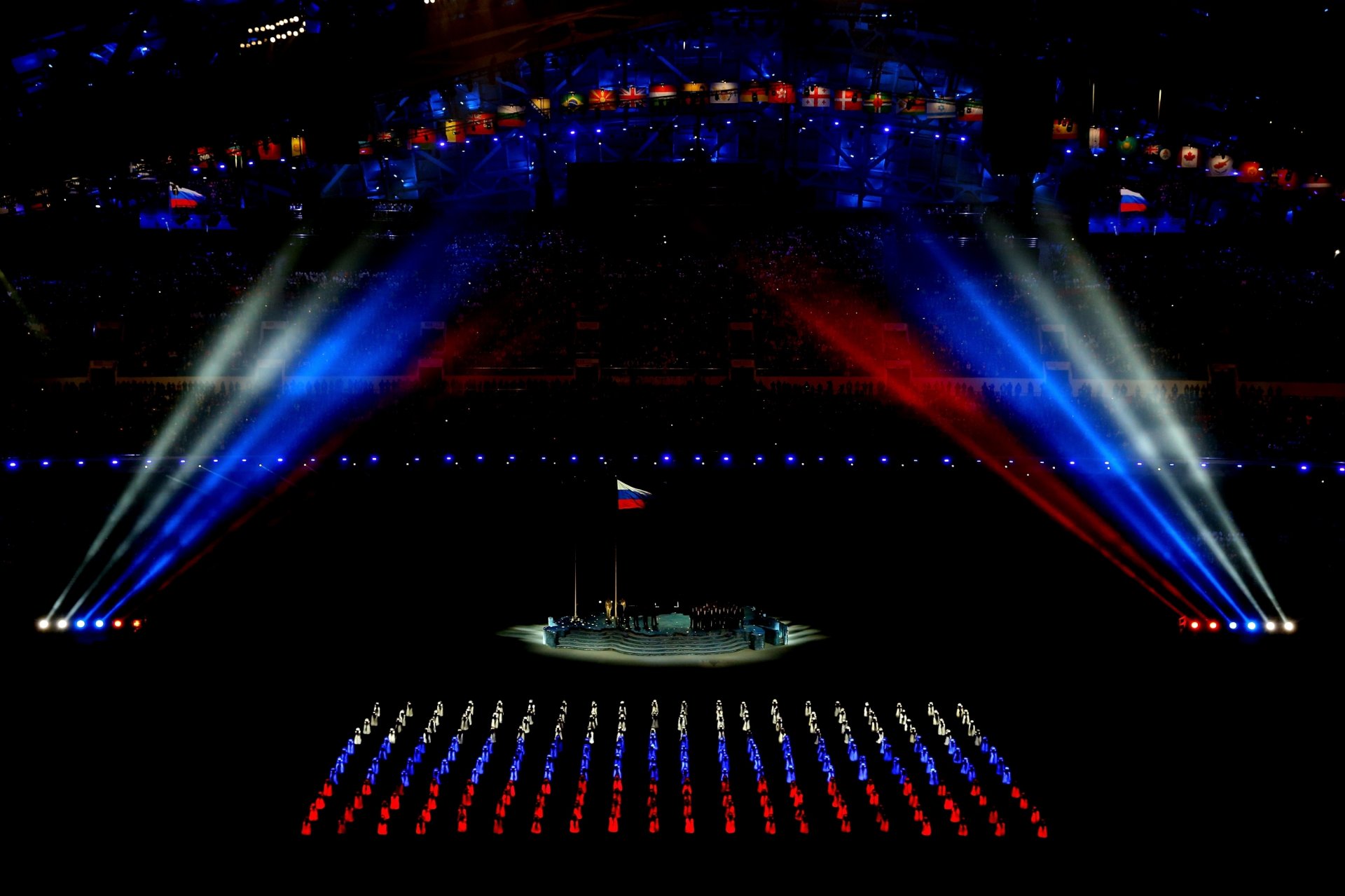 sochi 2014 olimpiadi giochi olimpici russia bandiera tricolore apertura stadio fisht