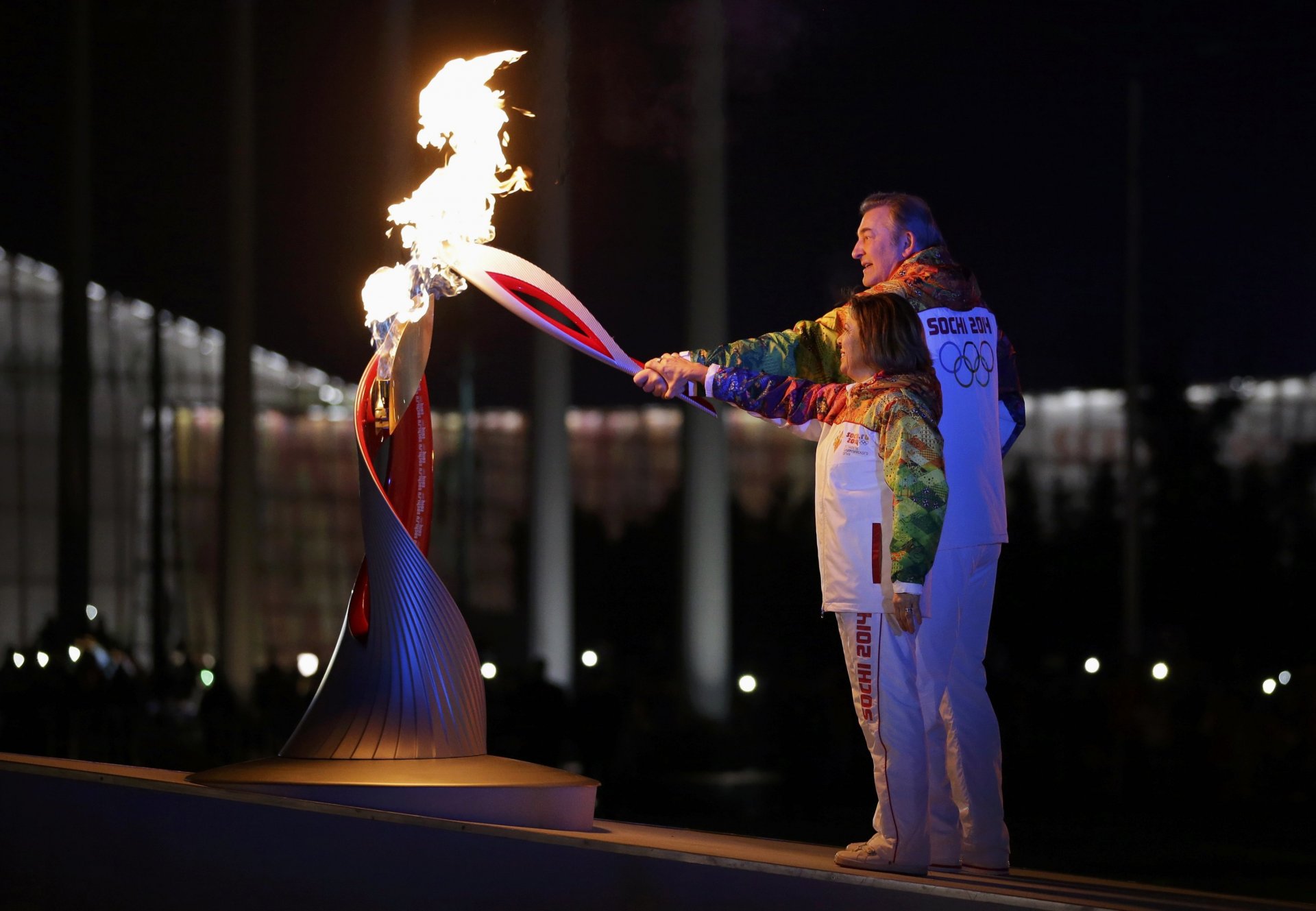 sotschi olympia 2014 vladislav tretjak irina rodnina fackel olympisches feuer