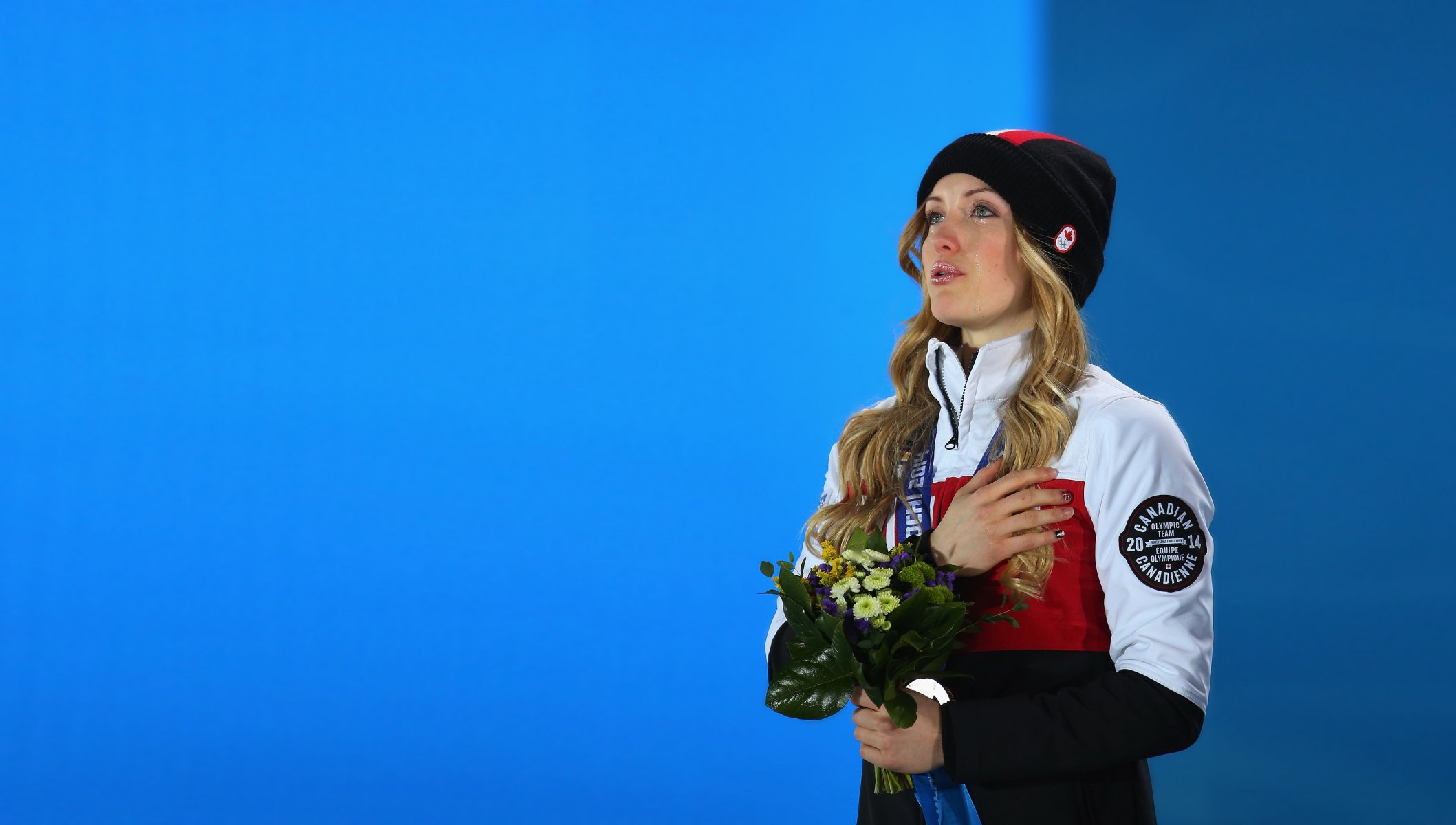 justine dufour-lapointe justine dufour-lapointe sotschi 2014 kanadische olympiamannschaft kanadische olympische emotionale medaille preisverleihung equipe olympic canadien olympiasieger champion freestyle mogul träne hölle emotion grdost kanadische olympische emotionale medaille preisverleihung equipe olympic canadien olympiasieger champion freestyle mogul träne träne höflichkeit emotion grdost kanadische