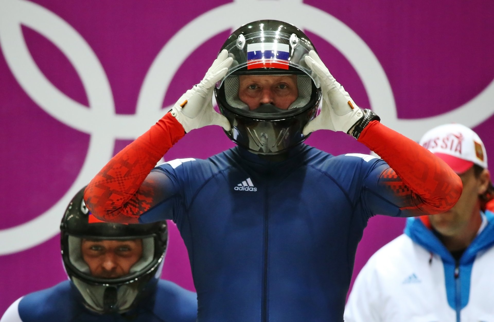 bobsleigh alexander zubkov alexey voevoda double champion olympique sotchi 2014 sotchi 2014 jeux olympiques d hiver xxii jeux olympiques d hiver sotchi 2014 russie casque vue objectif adida