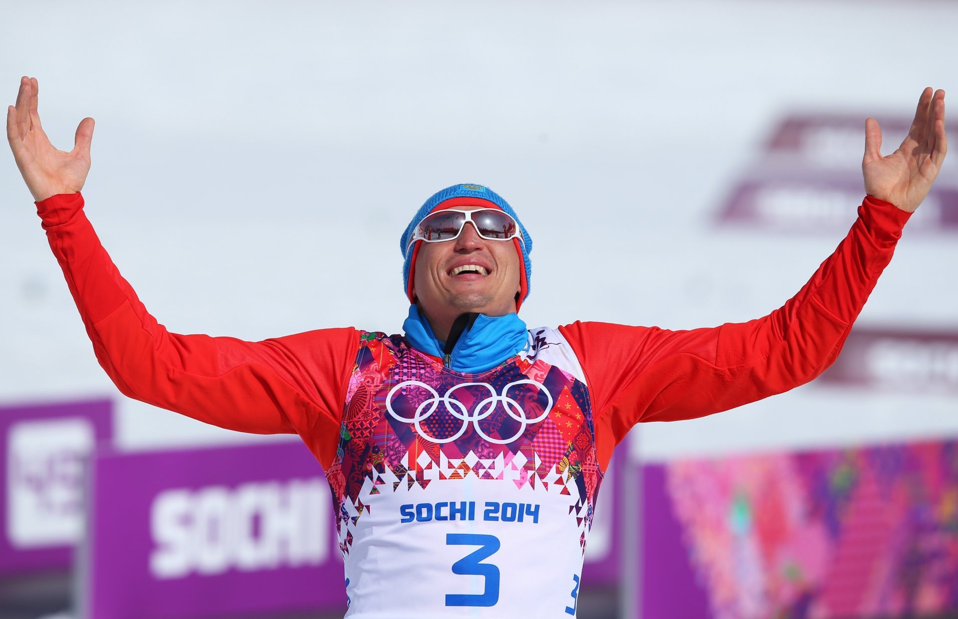 alexander legkov victoire skieur champion olympique bonheur ski de fond mass start sotchi 2014 sotchi 2014 jeux olympiques d hiver xxii jeux olympiques d hiver sotchi 2014 russie mains lunettes