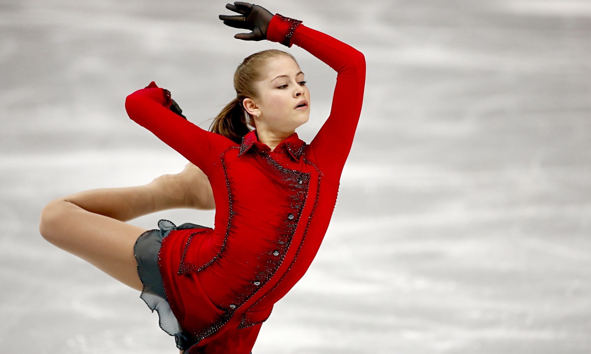 julia lipnitskaya lipnitskaya eiskunstlauf eiskunstläuferin sotschi 2014 sotschi 2014 olympische winterspiele xxii olympischen winterspiele sotschi 2014 russland blick eleganz champion bein