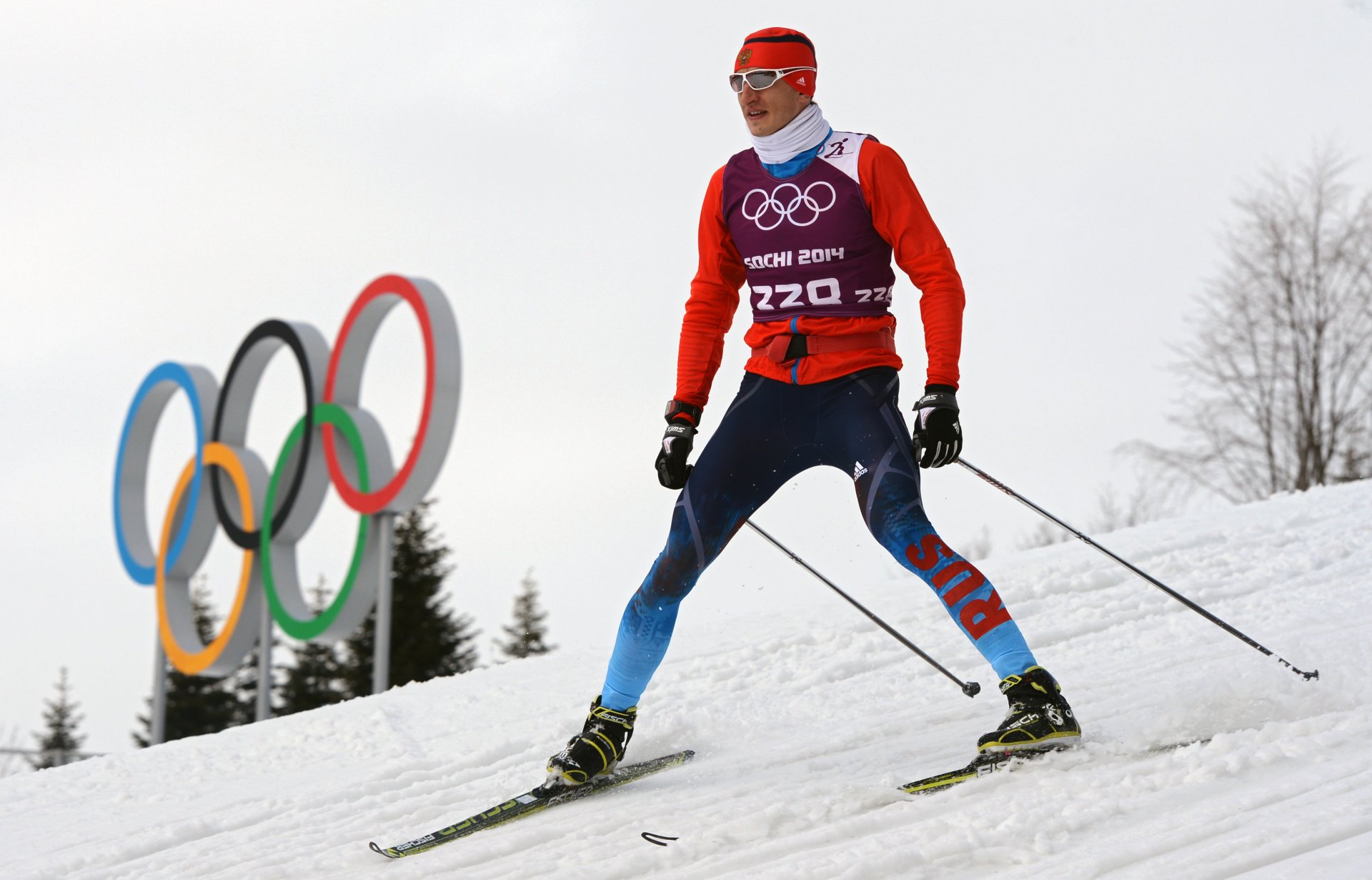 alexander legkov srebrny medalista soczi 2014 zimowe igrzyska olimpijskie soczi 2014 xxii zimowe igrzyska olimpijskie soczi 2014 rosja narciarz śnieg pierścienie olimpijskie