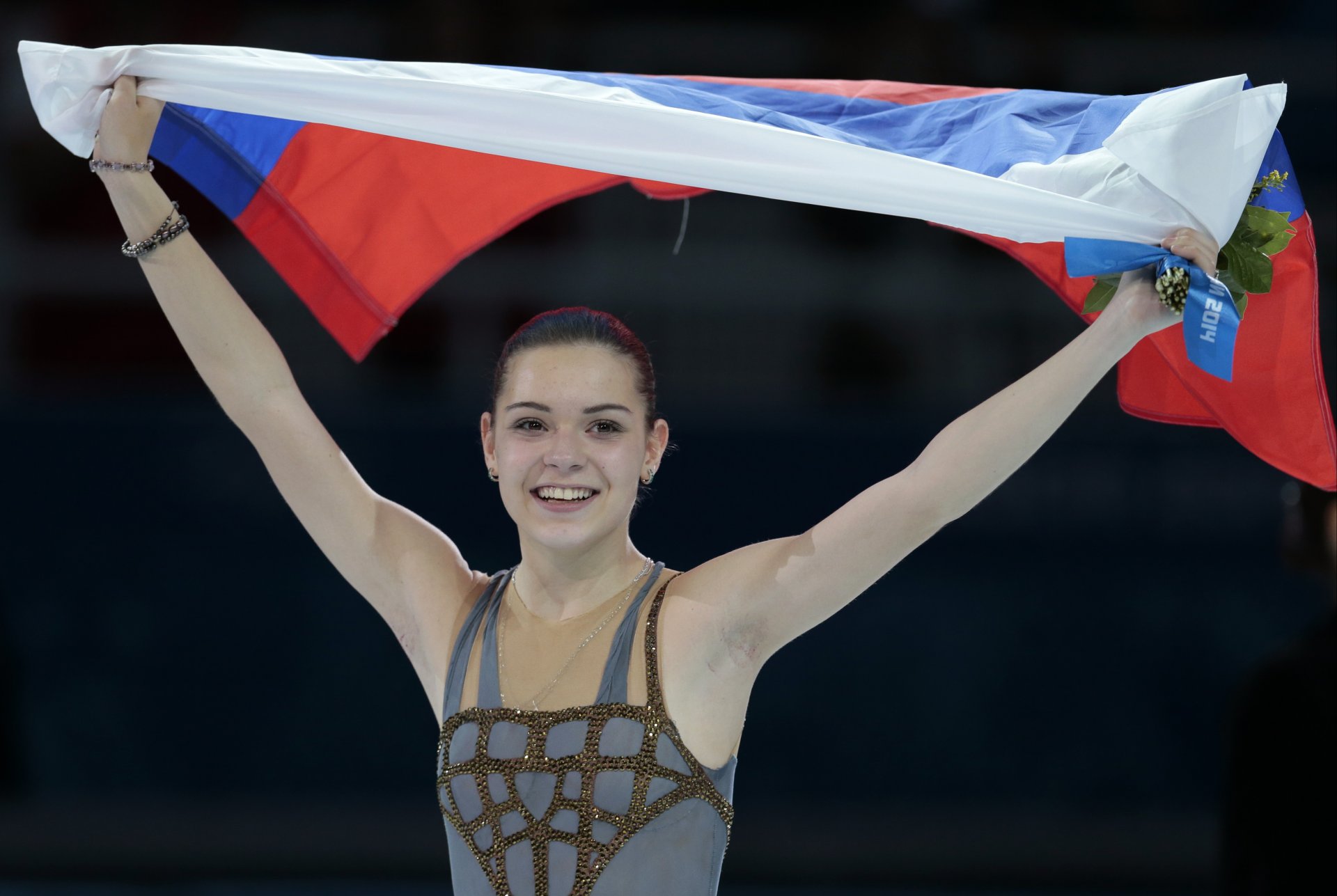 adelina sotnikova eiskunstlauf flagge freude eiskunstläuferin sotschi 2014 sotschi 2014 olympische winterspiele olympisch meister xxii olympische winterspiele sotschi 2014 russland gold