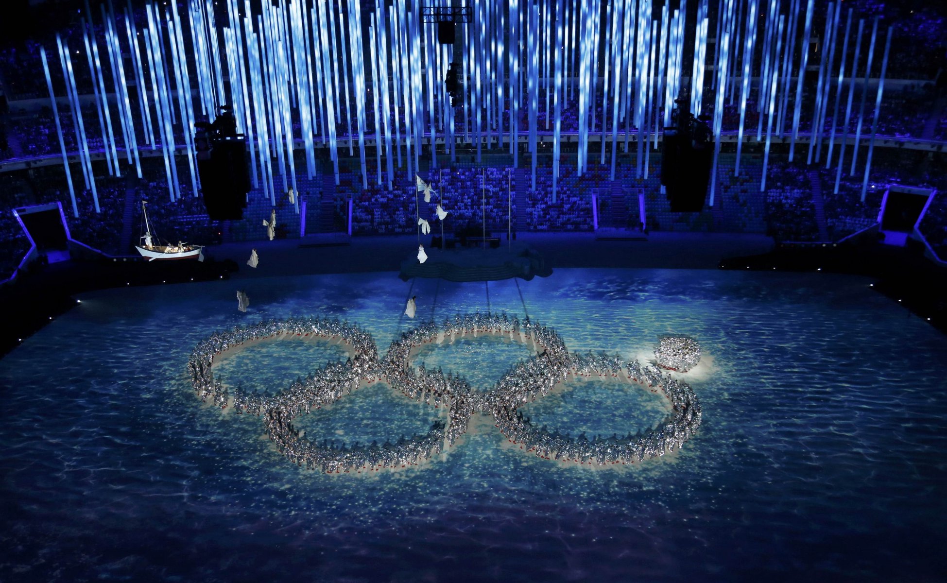 ochi 2014 ceremony close olympic games rings not meme russia fisht stadium man joke olympics olympic closing people irony