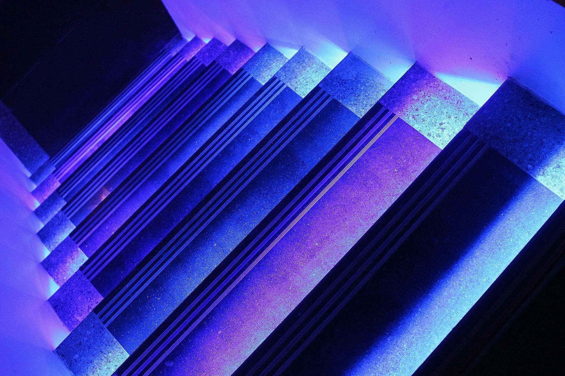 lumière enfer bleu escalier