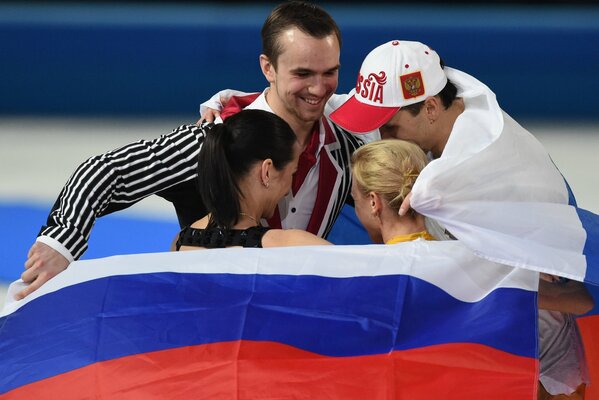 Russische Olympiasieger mit Nationalflagge