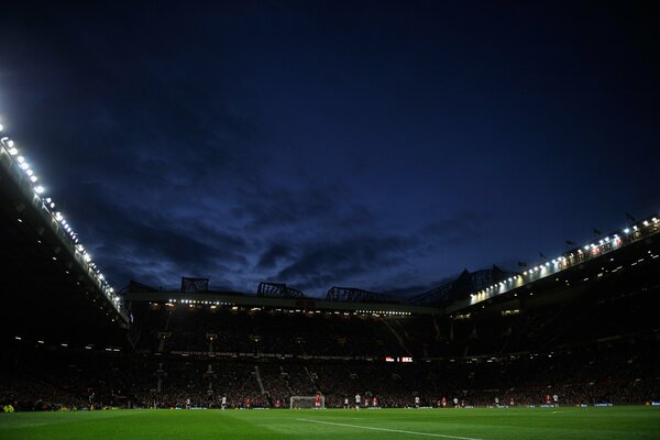 A real theatrical match was shown by Old Trafford from Manchester United