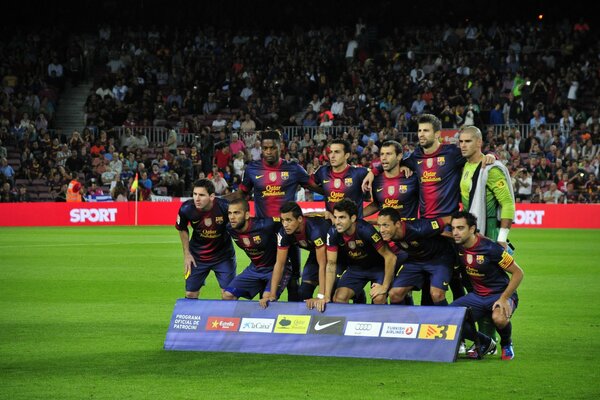 The whole squad in Barcelona took a photo