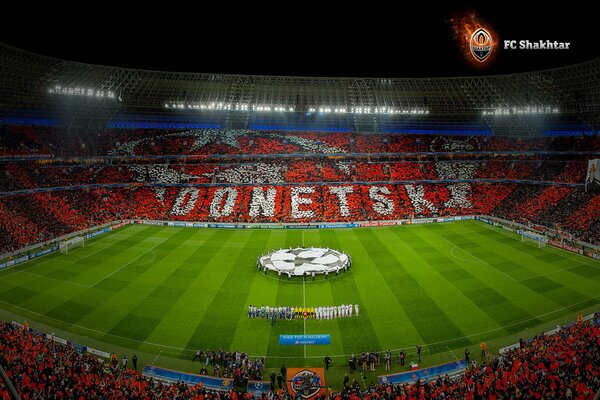 Estadio de fútbol antes del partido entre Shakhtar y Manchester United