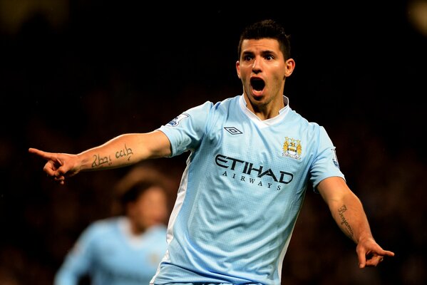 Le visage indigné de Sergio Agüero pendant le match