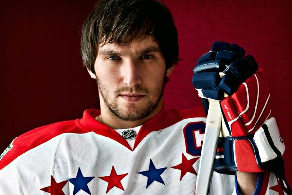 Famous hockey player Alexander Ovechkin lutshii athlete