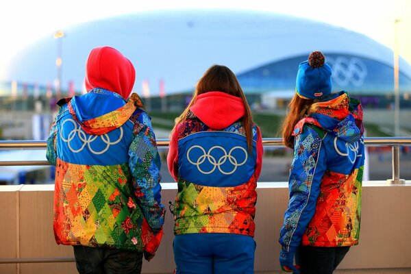 Wolontariusze z symboliką na olimpiadzie w Soczi 2014
