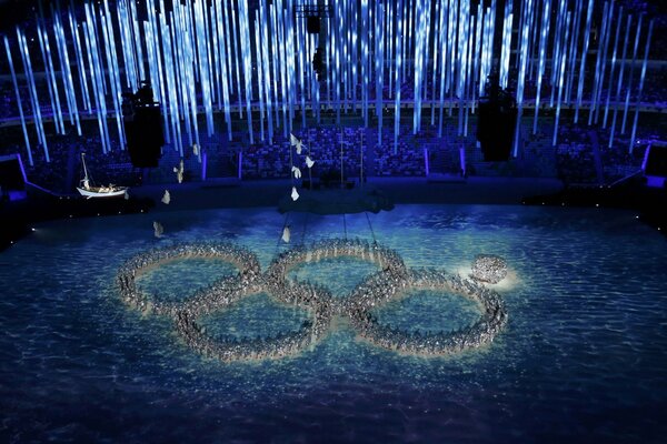 Anneaux olympiques à la clôture des jeux olympiques de Sotchi 2014