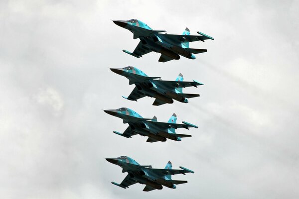 Bombardiere in prima linea militare russo Su-34