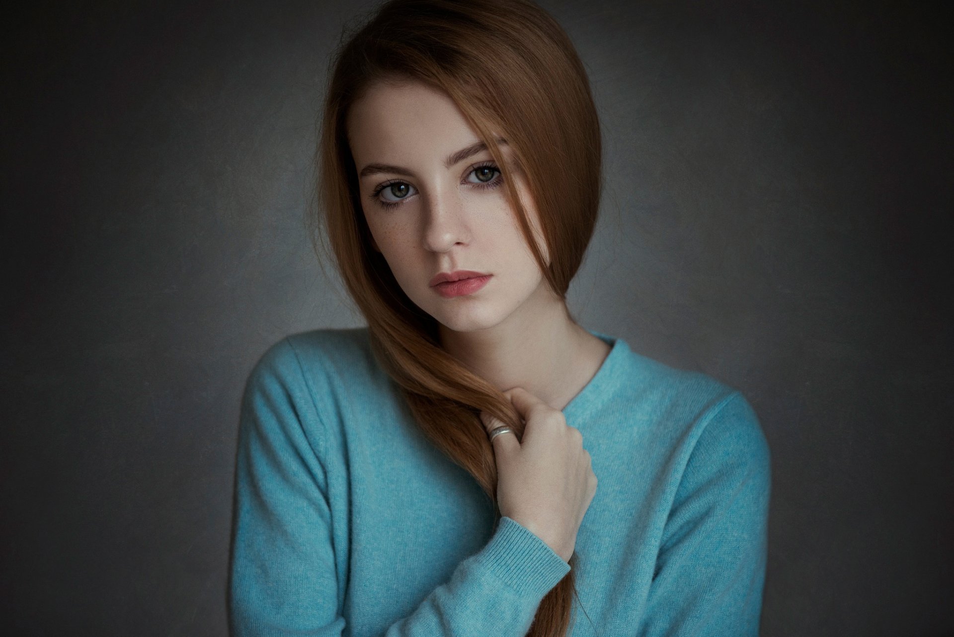 natural light tatyana portrait red hair cute freckle