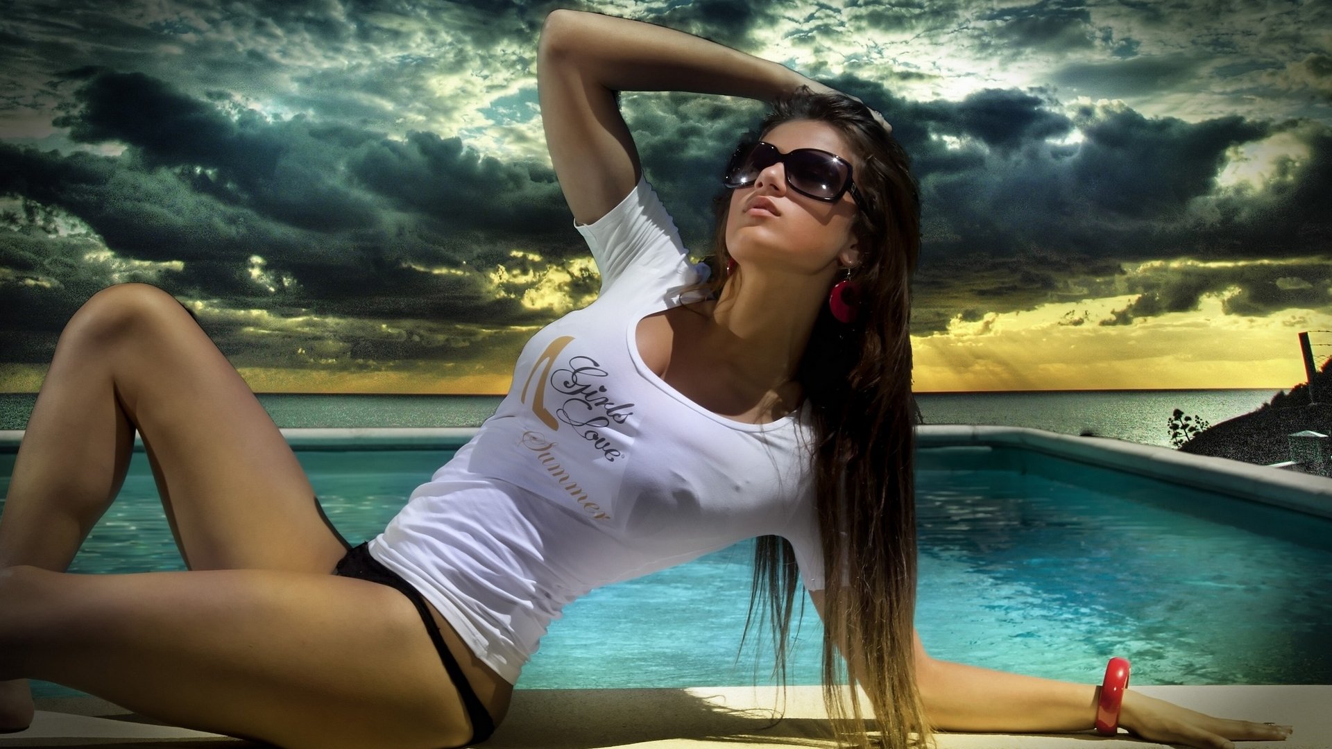 t-shirt model water pose boobs breasts sexy hot sunglasse