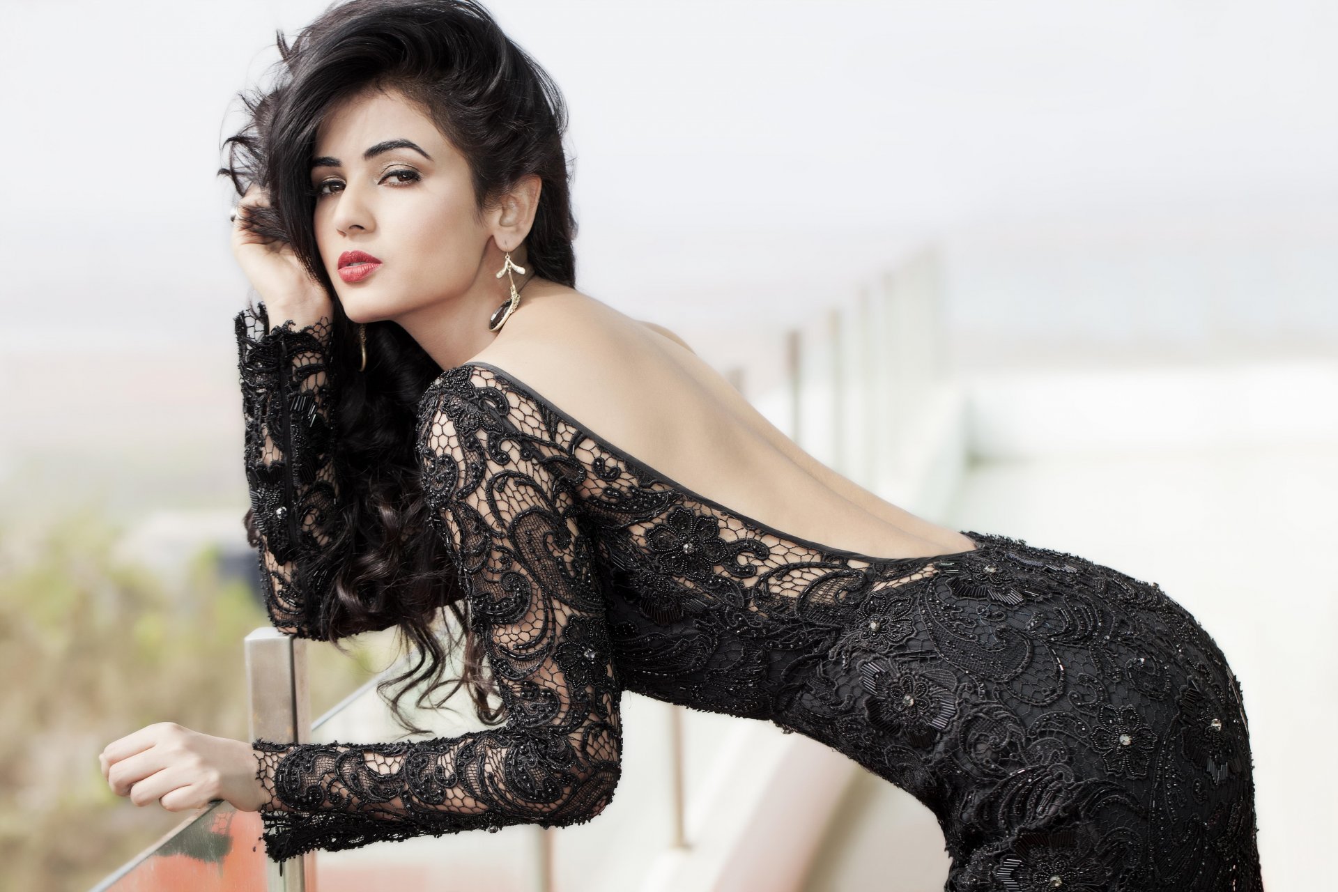 onal chauhan bollywood celebrity actress model girl brunette pretty beauty sexy present figure backless indian beauty