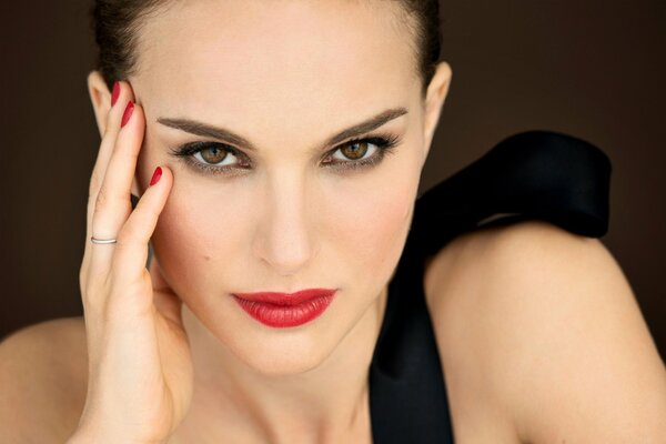 Natalie portman mit rotem lippenstift