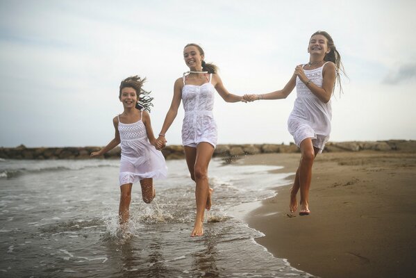 Trzy dziewczyny nad morzem