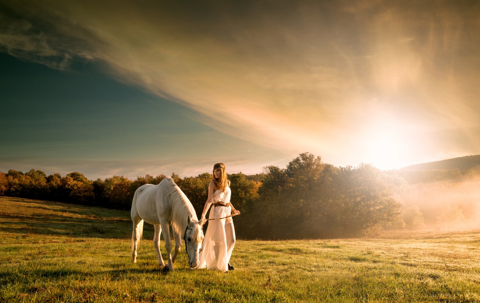 chica caballo arbustos campo hierba cielo