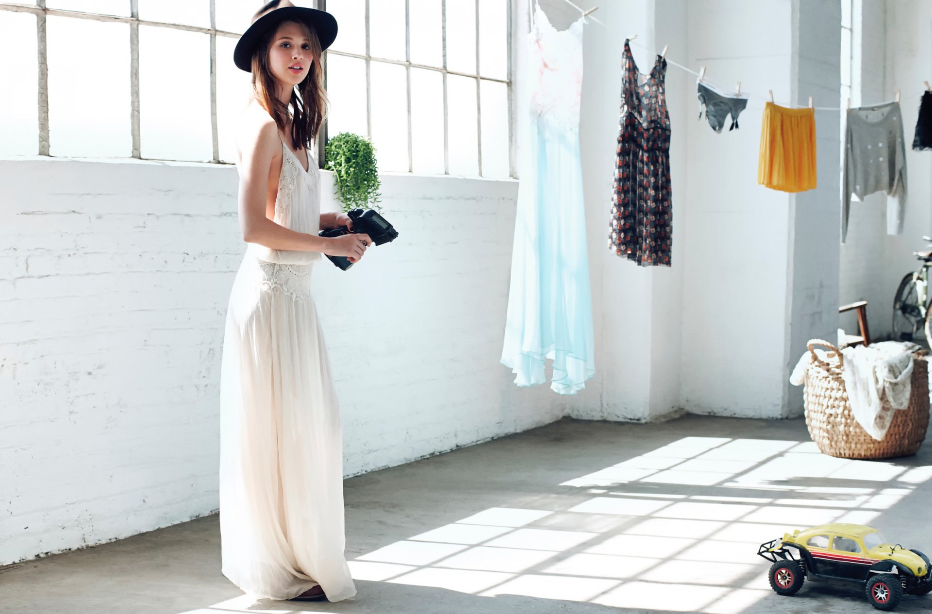 anais pouliot séance photo elle chambre chapeau machine à écrire