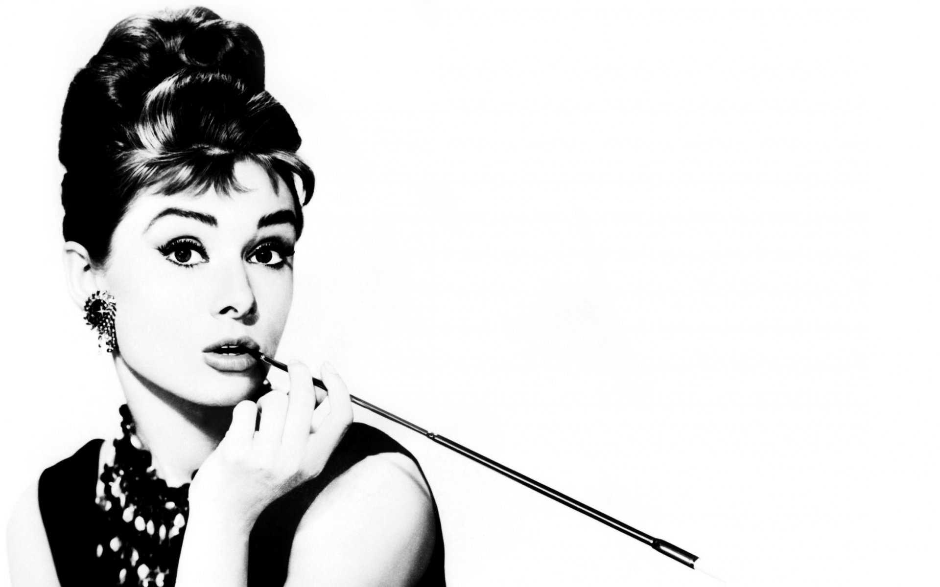 frühstück bei tiffany audrey hepburn schauspielerin mädchen mundstück schwarz-weiß-foto