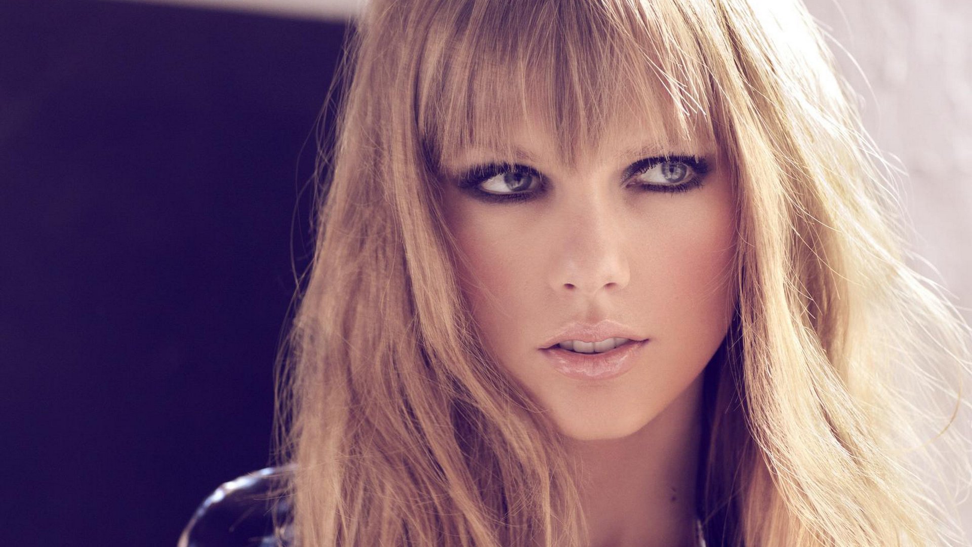 taylor swift look cheveux yeux beauté