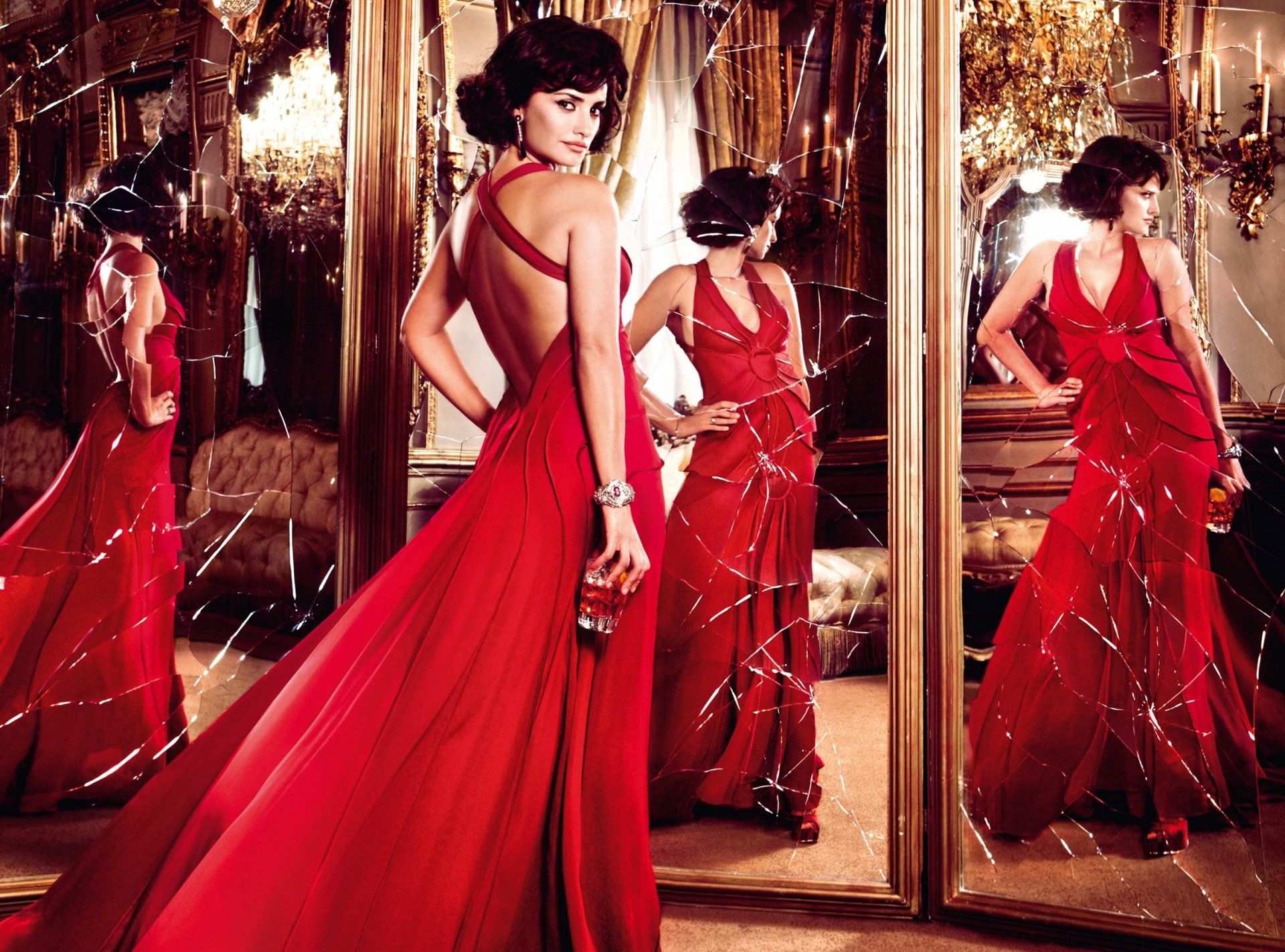 penélope cruz morena actriz campari publicidad vaso rojo vestido espejos velas reflexión