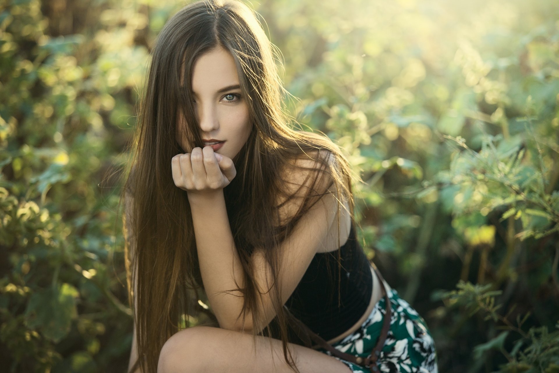 desert fashion girl model forest natural light reflector