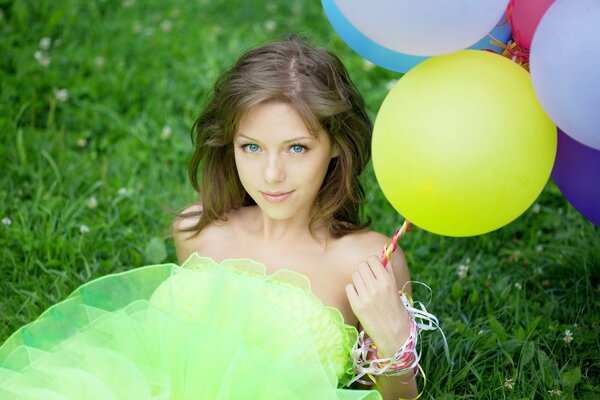 A young blue-eyed brown-haired woman with balloons