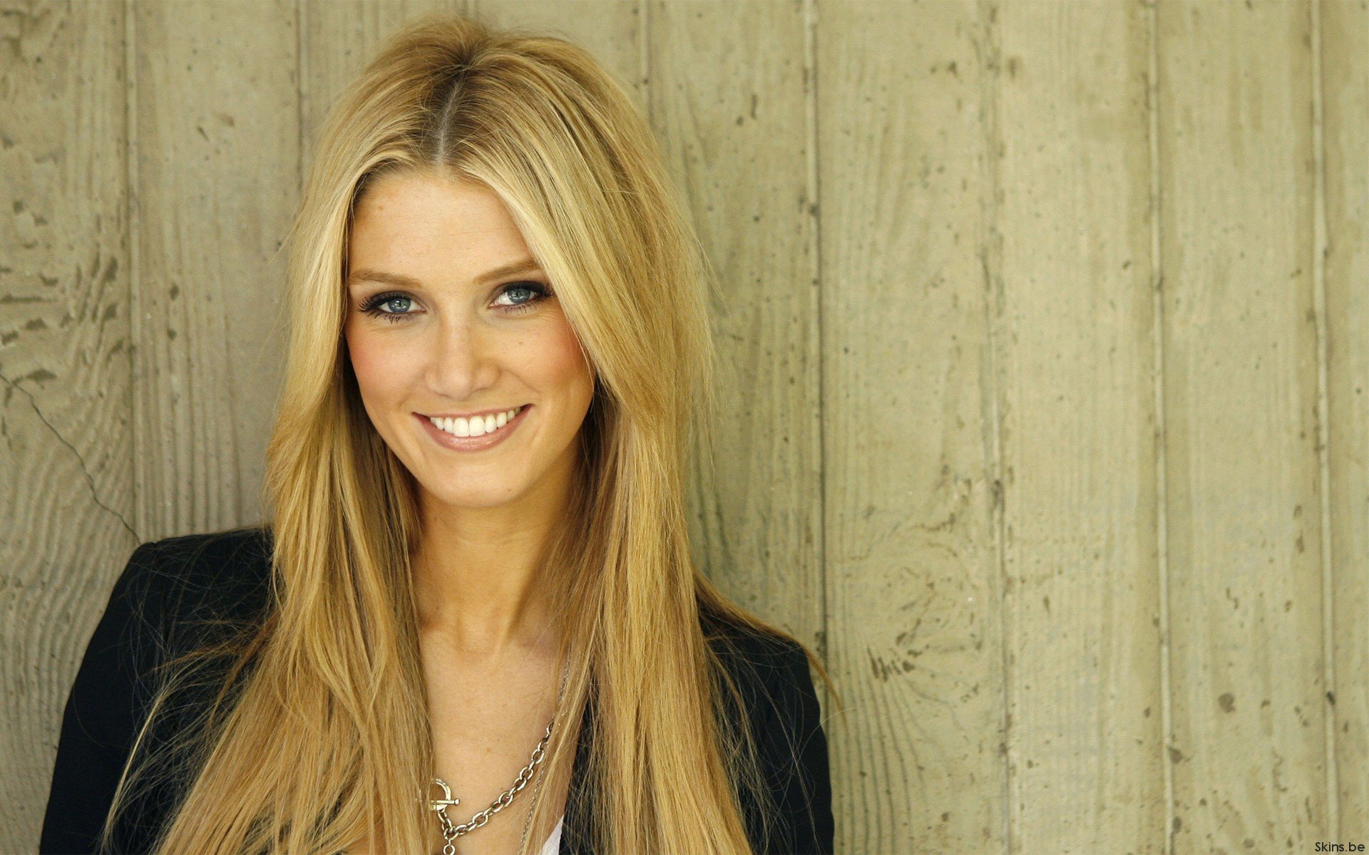 delta goodrem fence smile