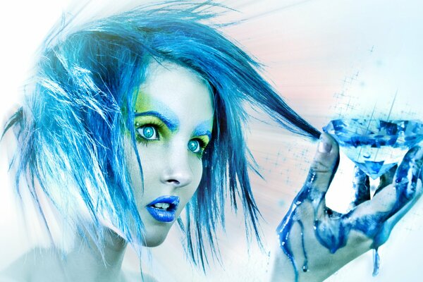 Dziewczyna z niebieskimi włosami trzyma kryształ w dłoni