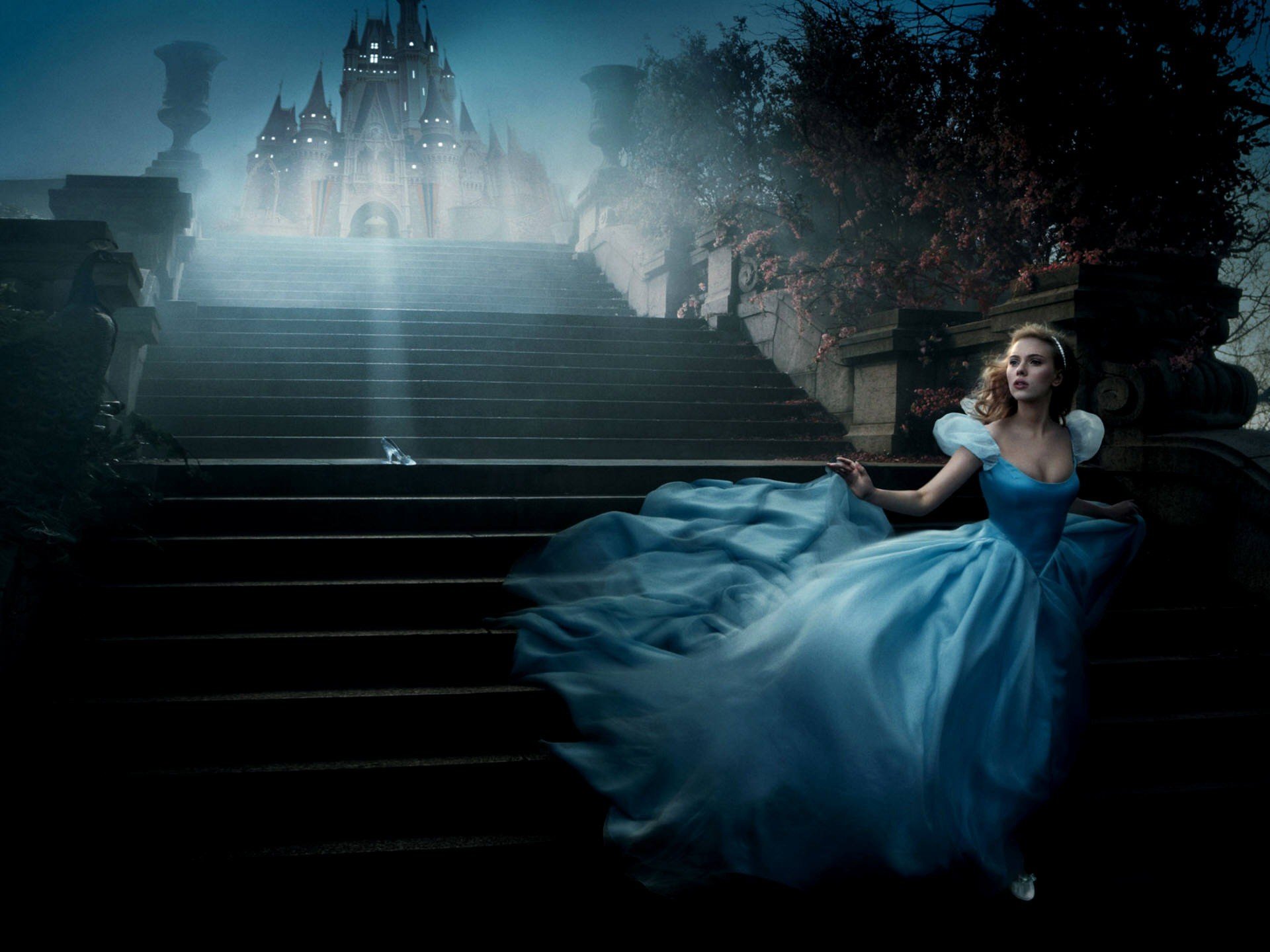 scarlett johansson forestier tenue château cendrillon