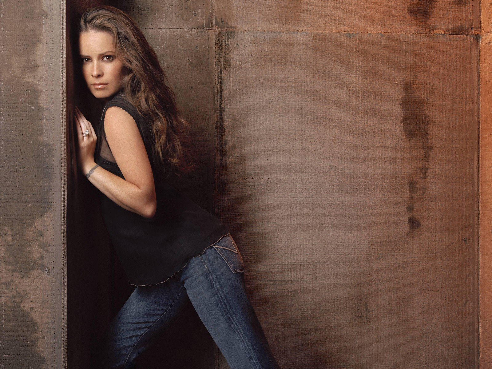 holly marie combs holly marie combs tatuaje pared jeans