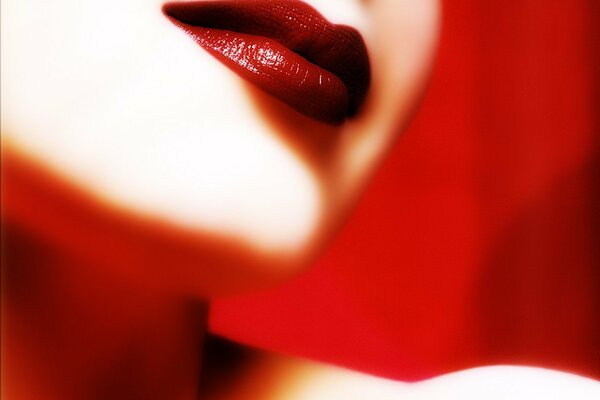 Grandi labbra con rossetto rosso