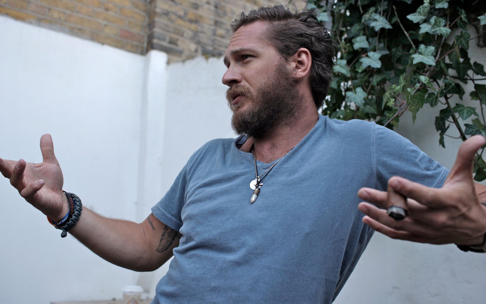 tom hardy boroda.sigara actor men