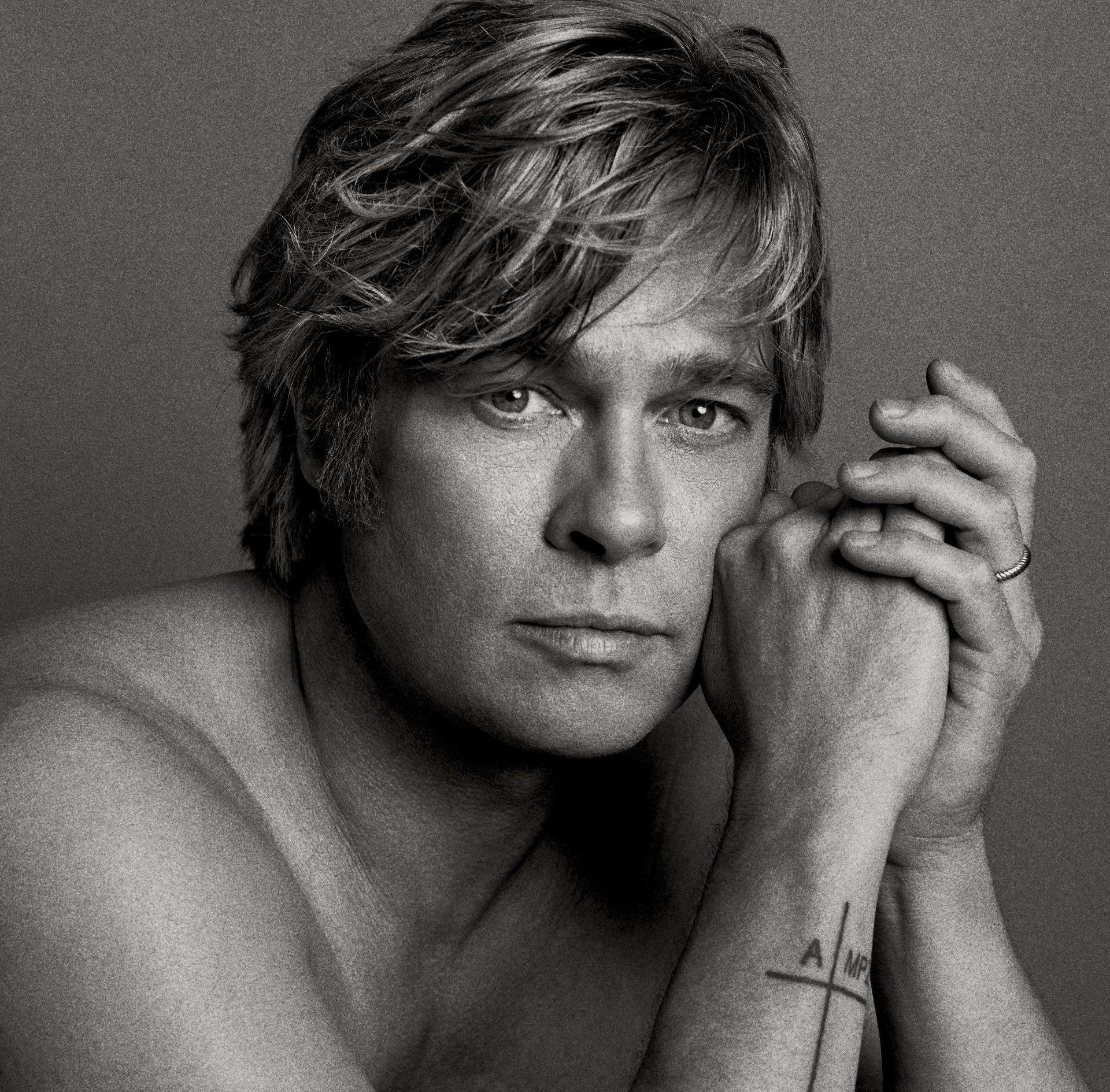 brad pitt acteur portrait photo noir et blanc