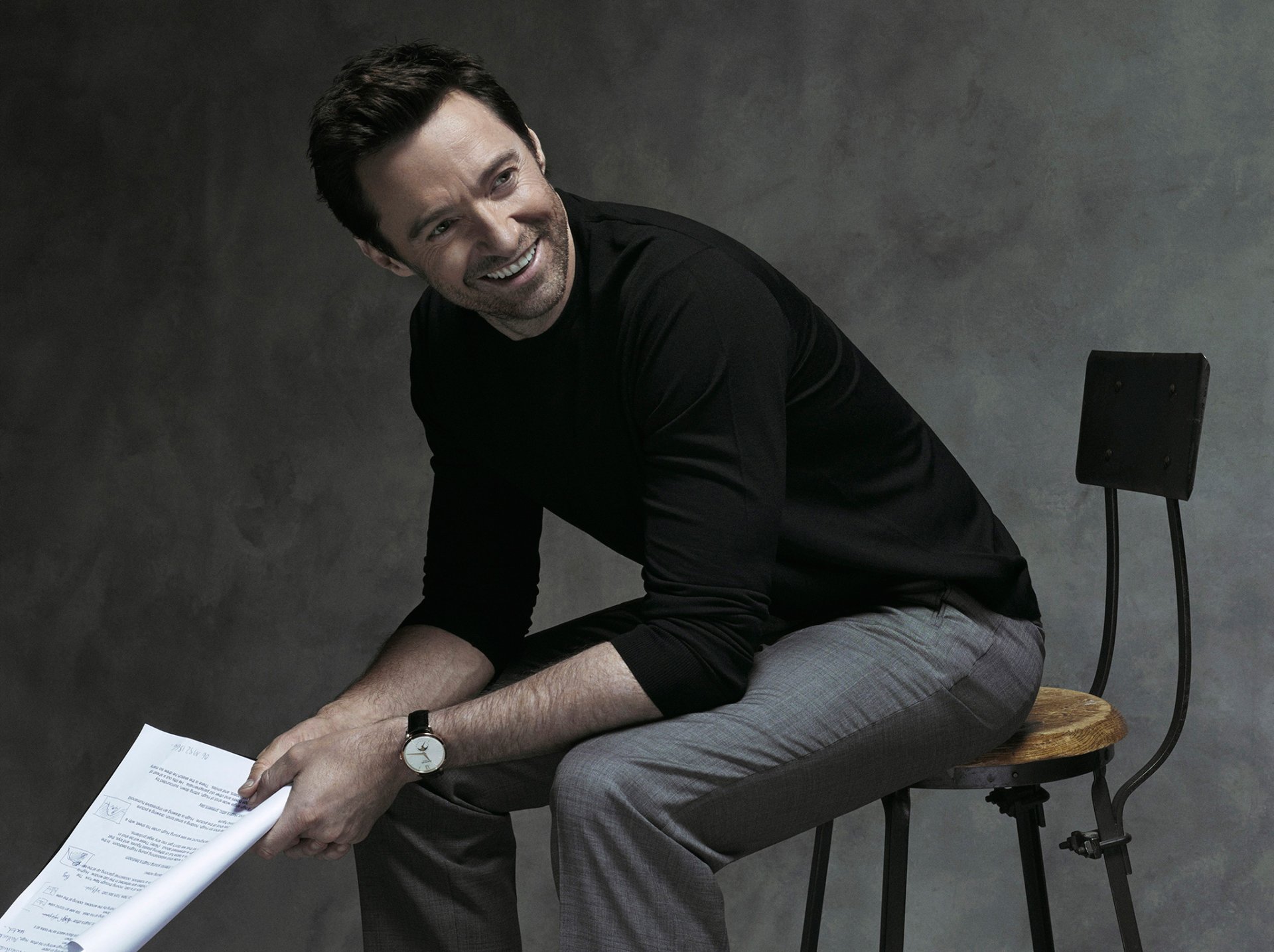 hugh jackman attore sorriso sedia servizio fotografico montblanc marchio pubblicità fotografo gilles-marie zimmerman